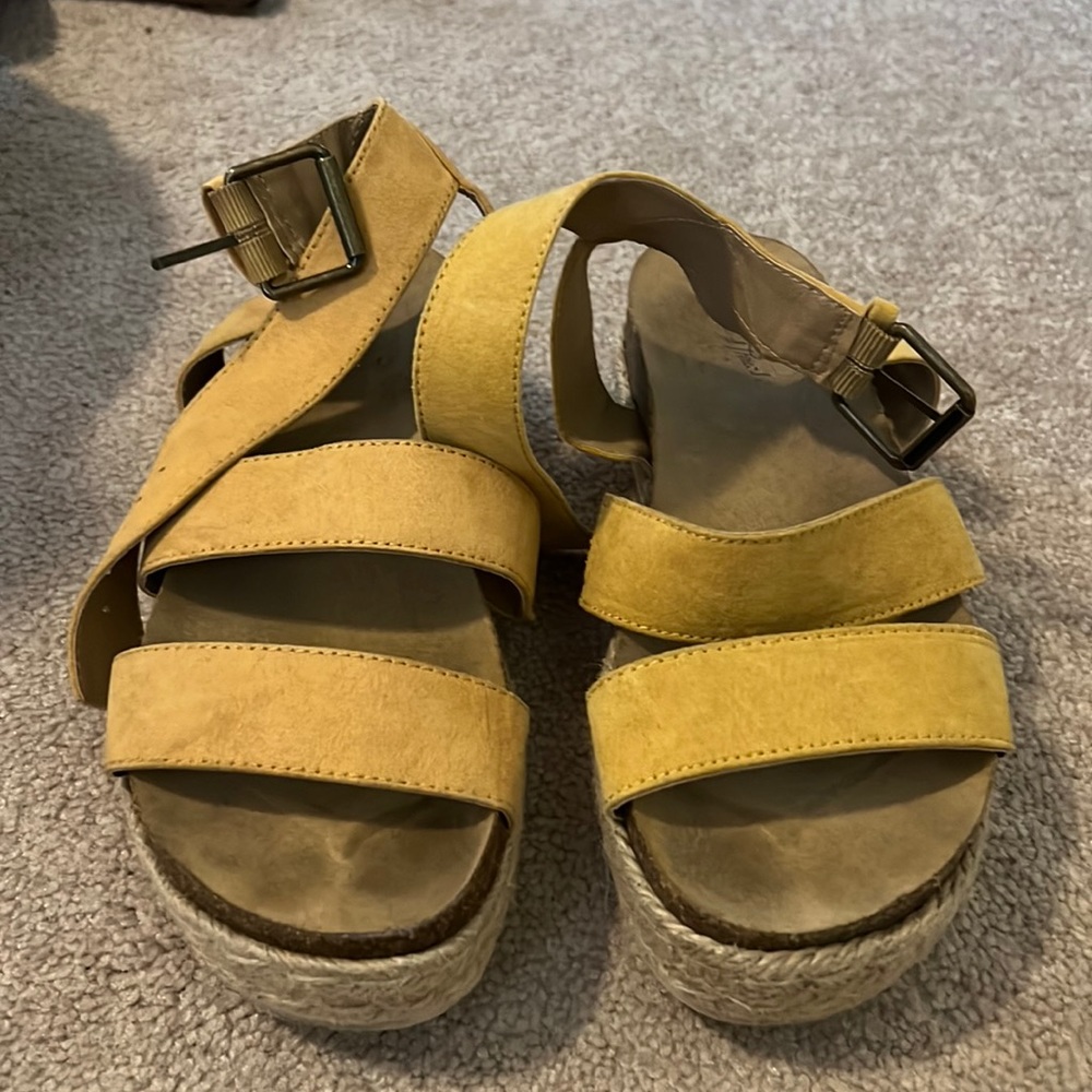 United thread platform sandal